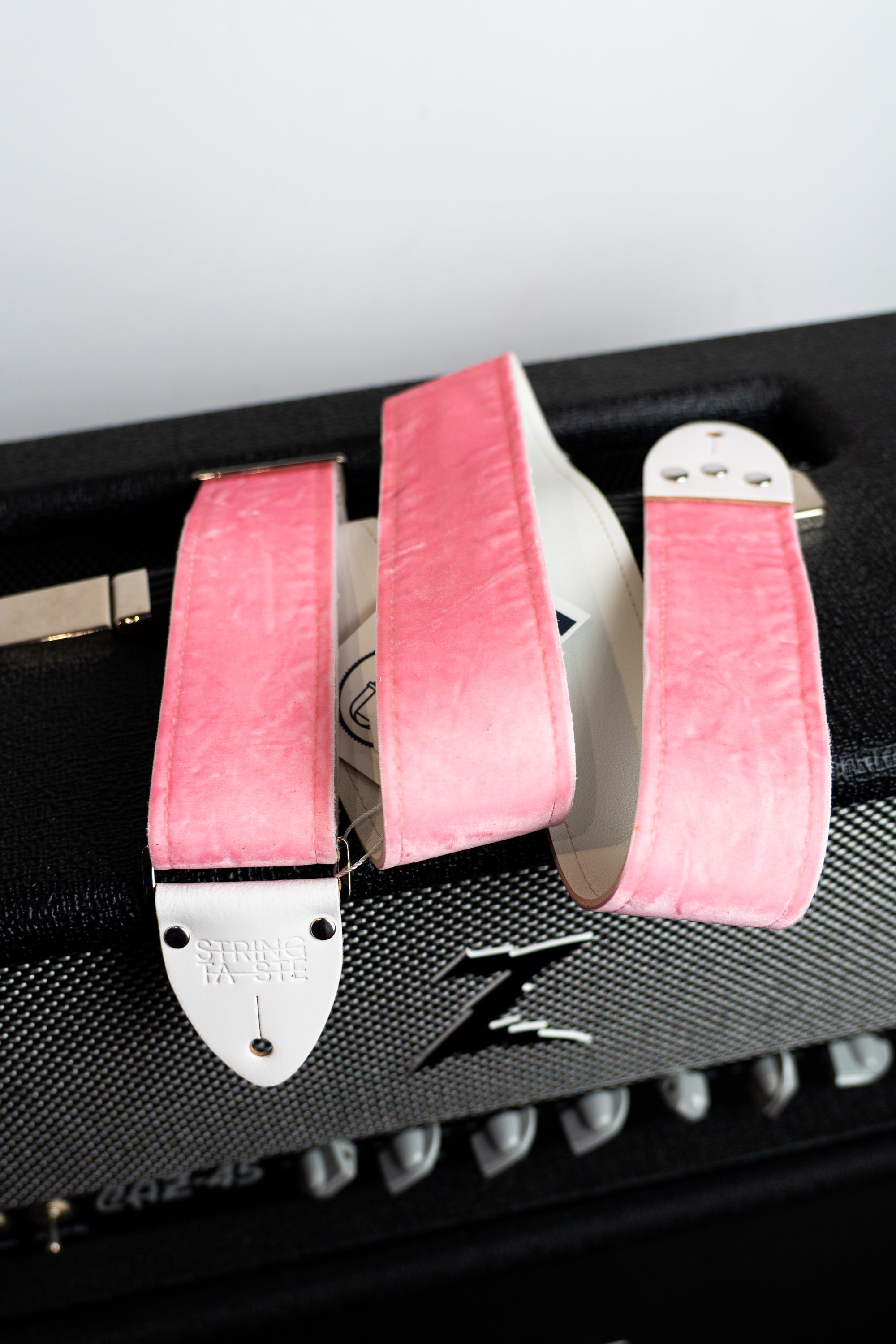 Tom's Vintage Straps - 'Pink Velvet' Gitarren-/Bass-Hippie-Gurt
