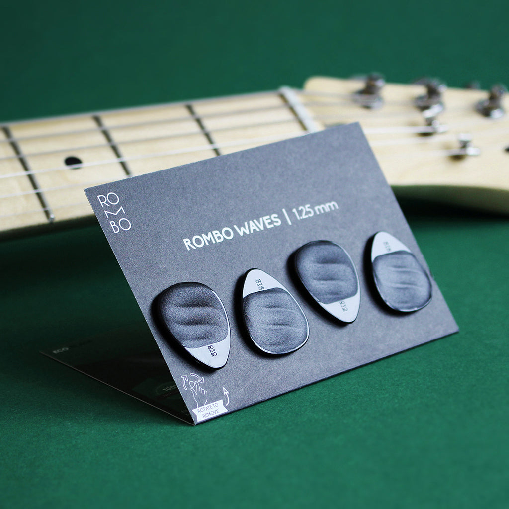 Rombo Waves Guitar Pick Set – Velvet Touch Deep Black