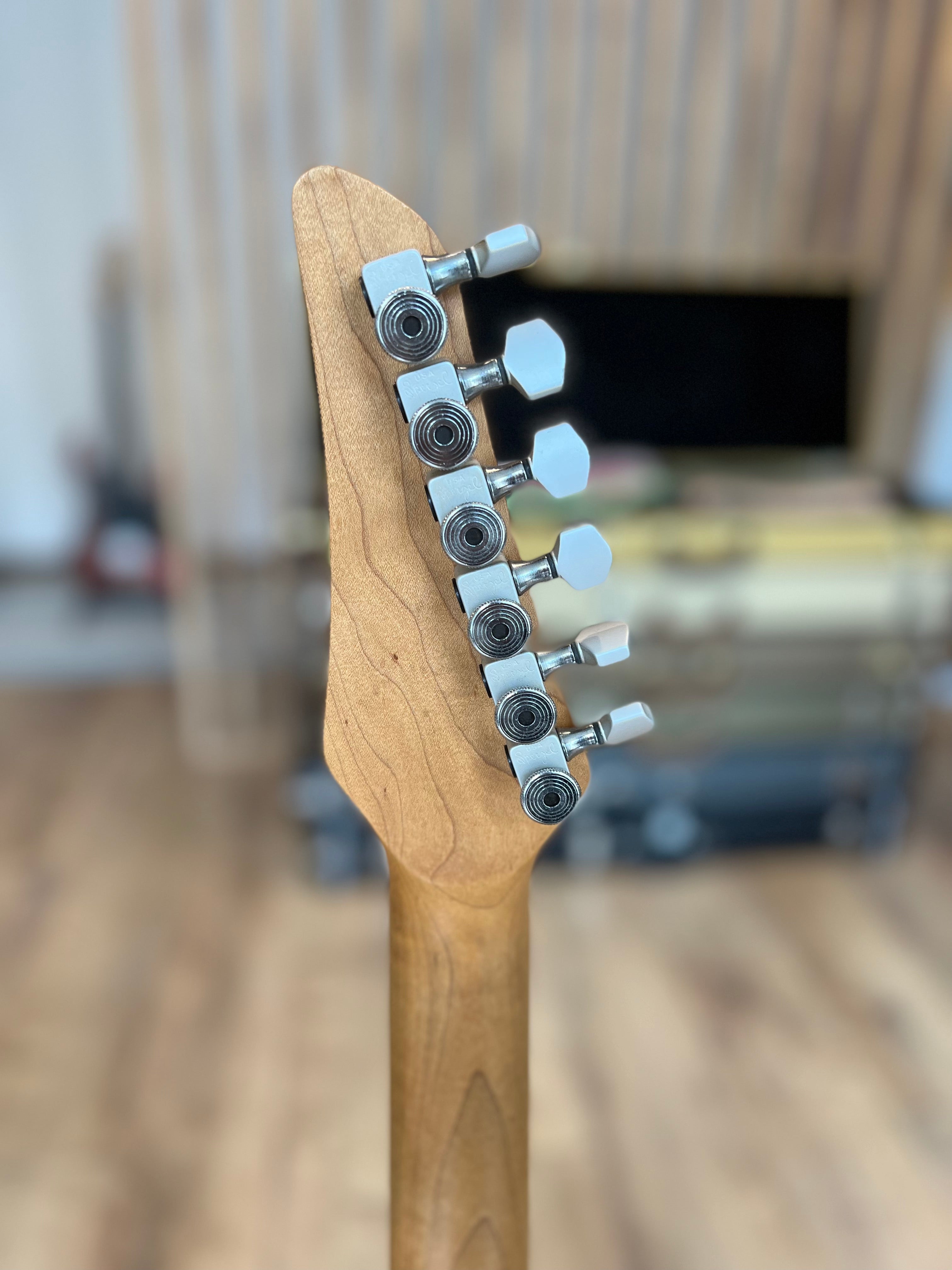 Carvin Bolt T 2-tone Sunburst