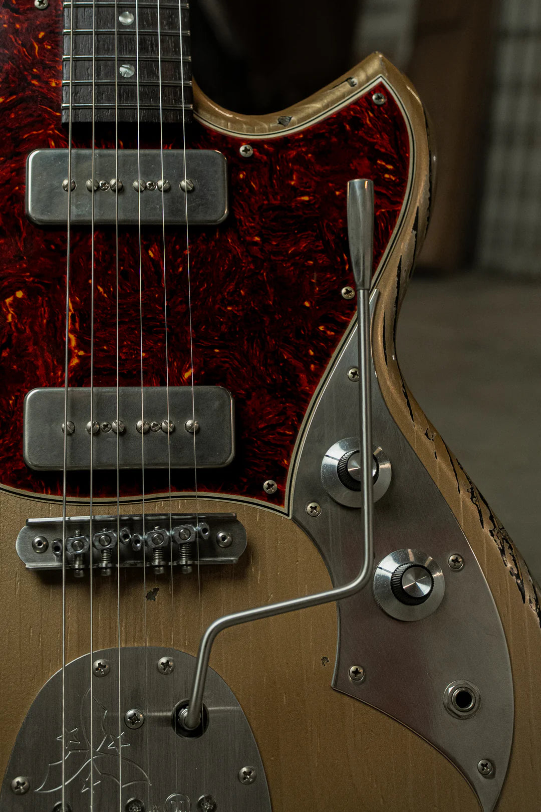 Novo Guitars Serus J - Shoreline Gold over 