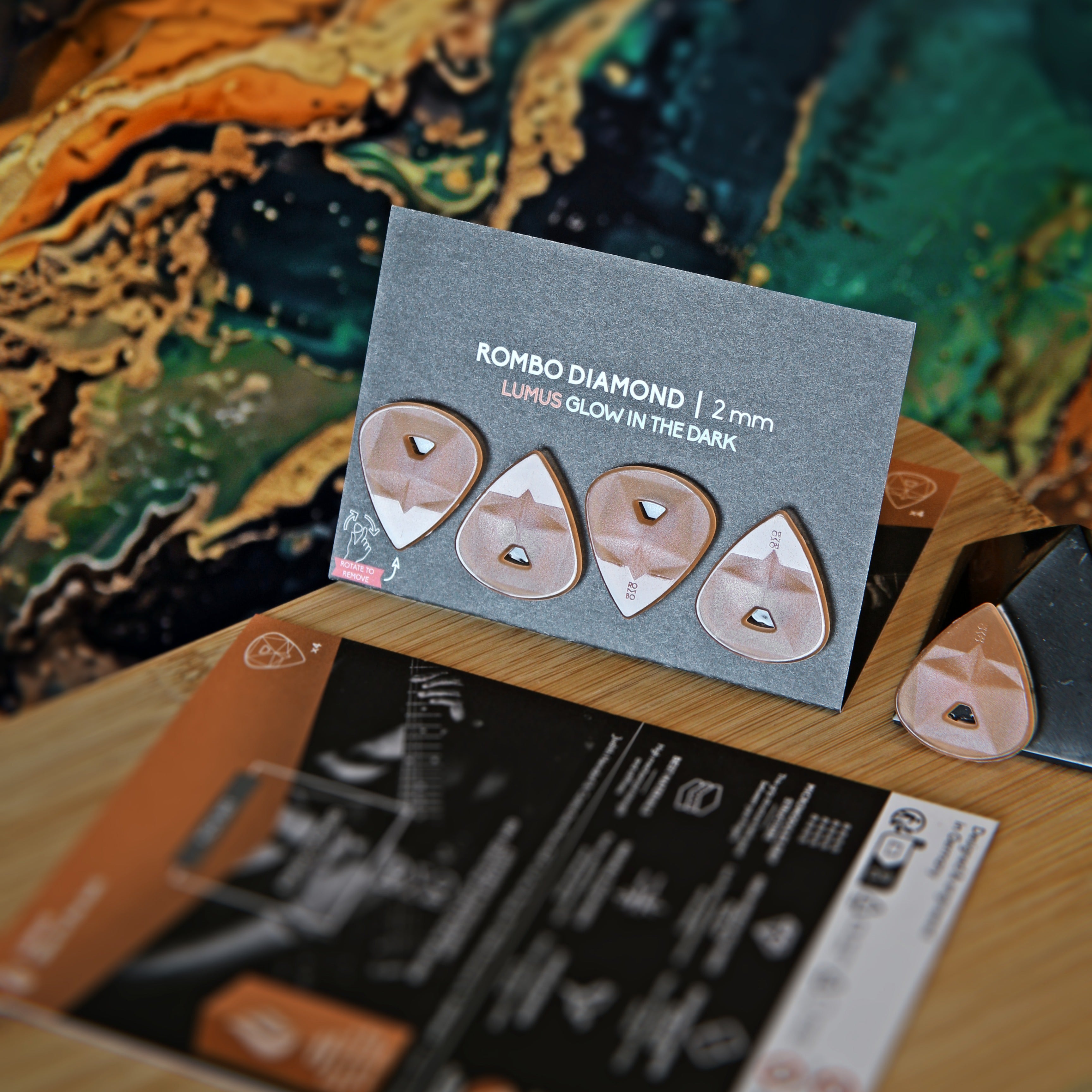 Rombo Diamond Guitar Pick Set – Velvet Touch LUMUS