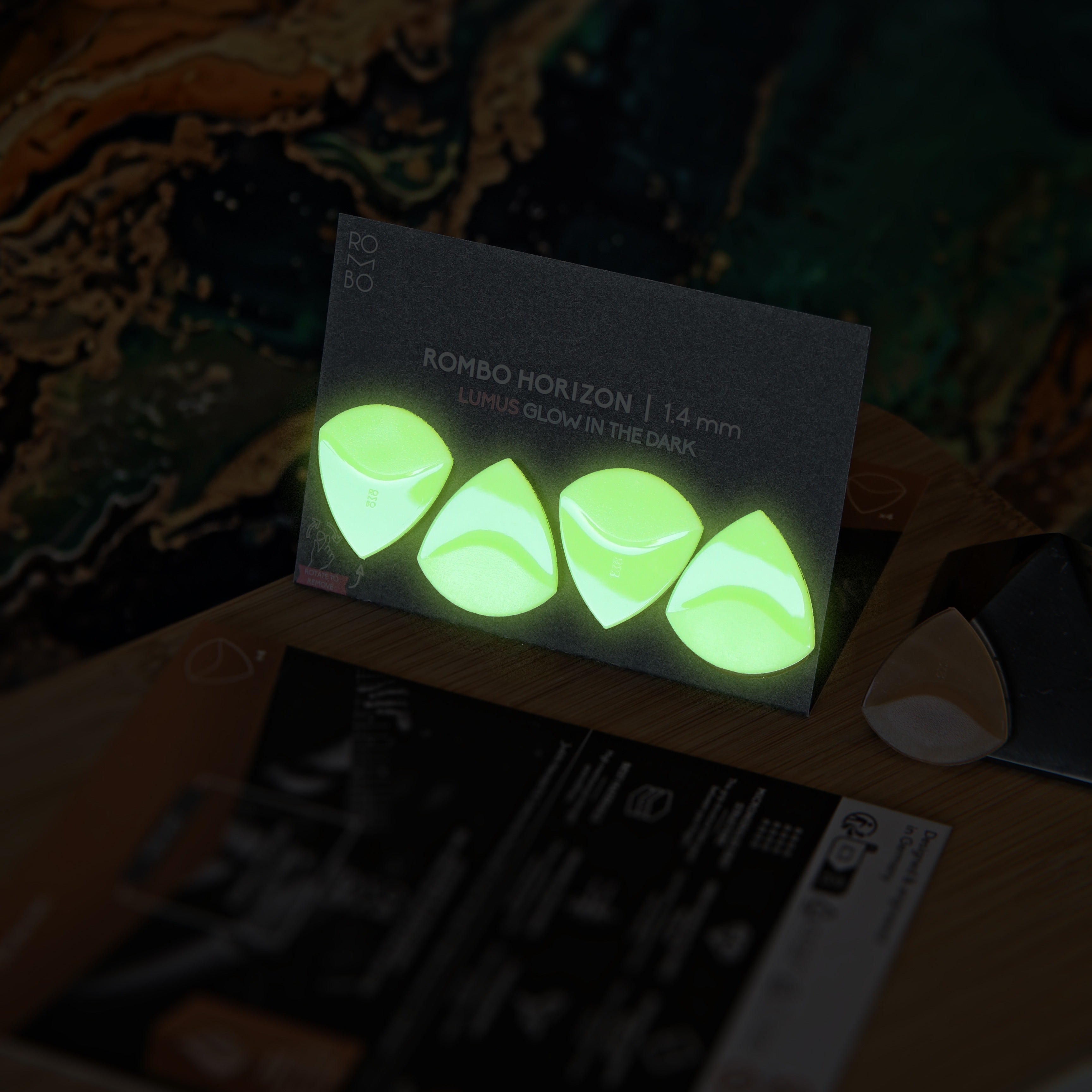 Rombo Horizon Guitar Pick Set – Velvet Touch LUMUS