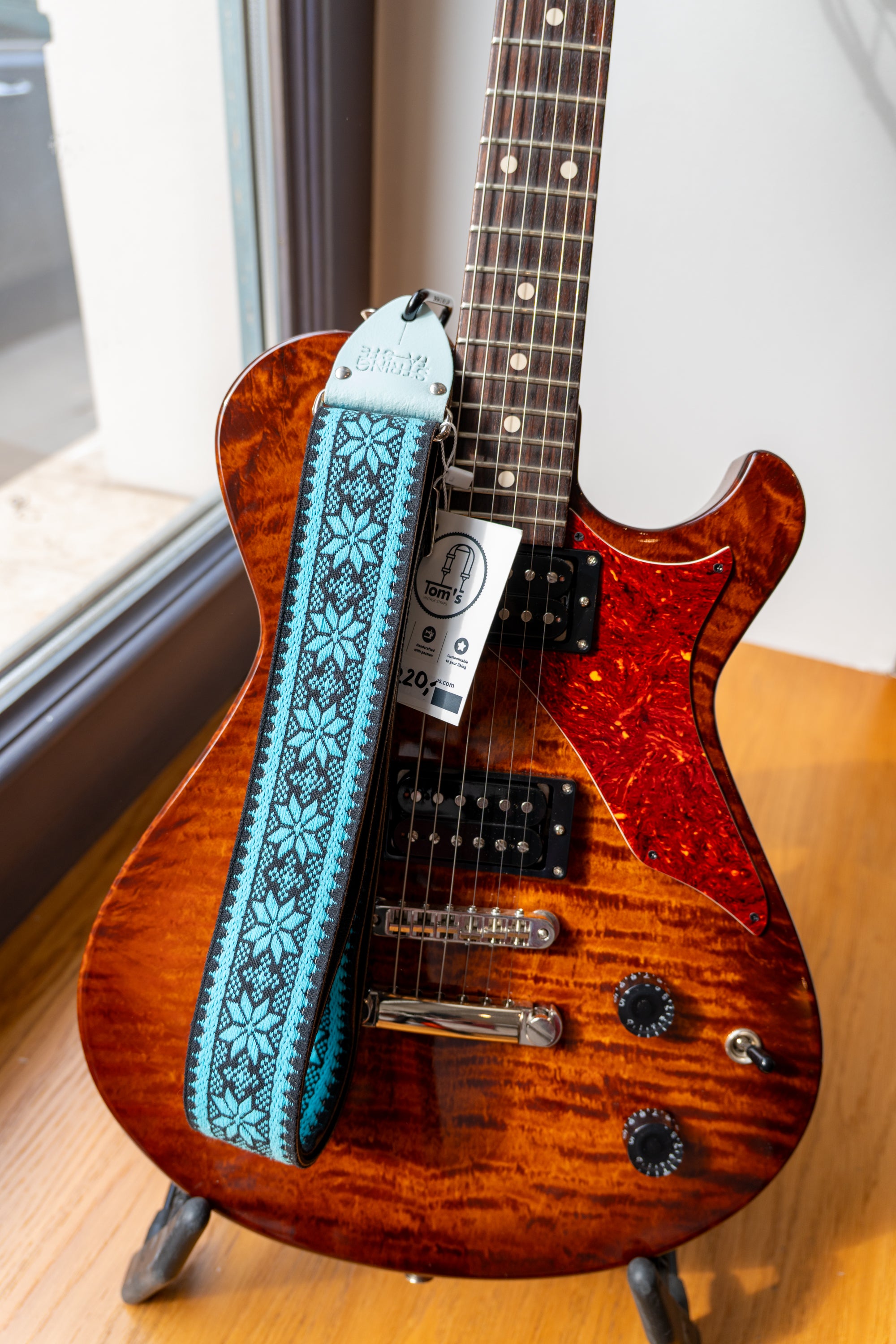 Tom's Vintage Straps - Azur 'Poinsettia' Guitar/Bass Hippie Strap