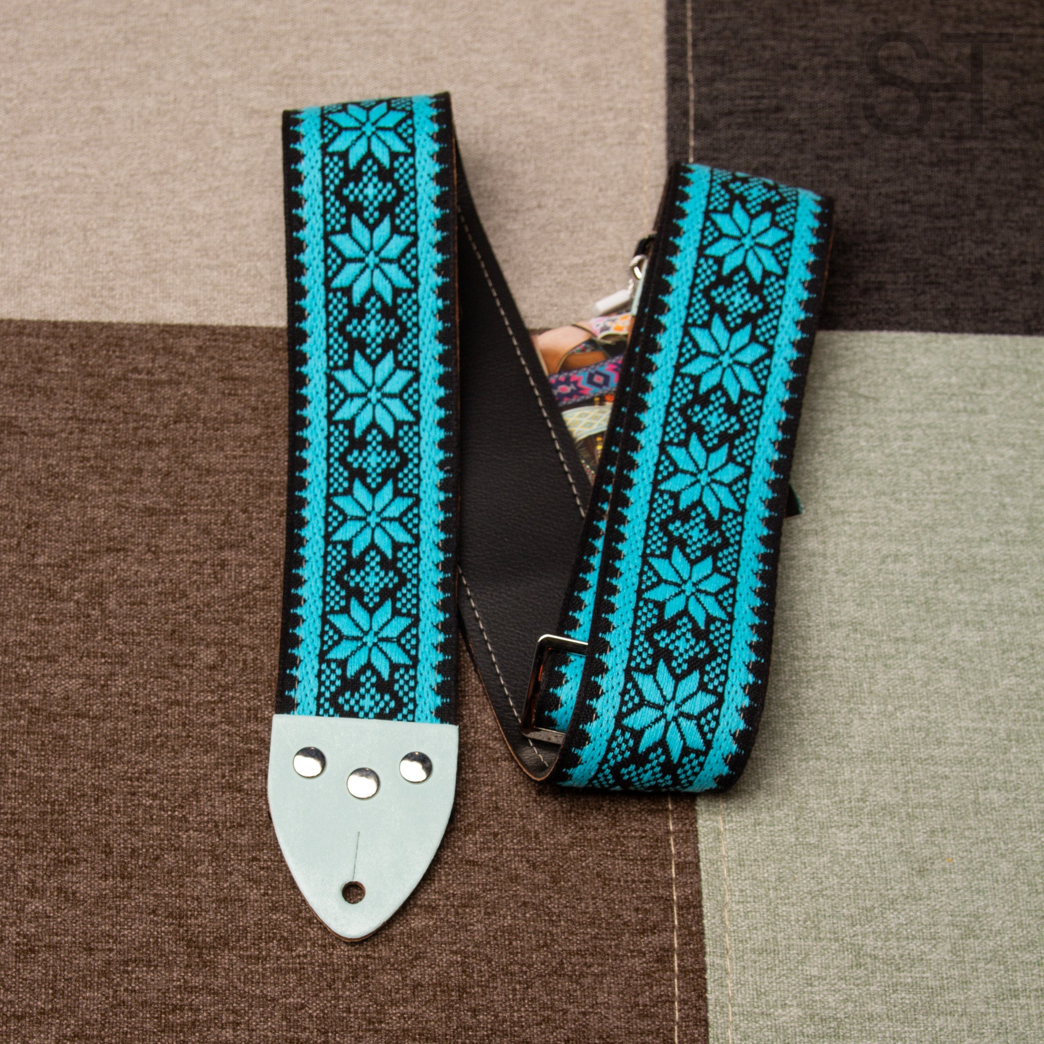 Tom's Vintage Straps - Azur 'Poinsettia' Guitar/Bass Hippie Strap