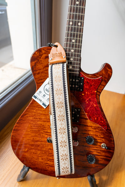 Tom's Vintage Straps - Beige 'Poinsettia' Gitarren-/Bass-Hippie-Gurt