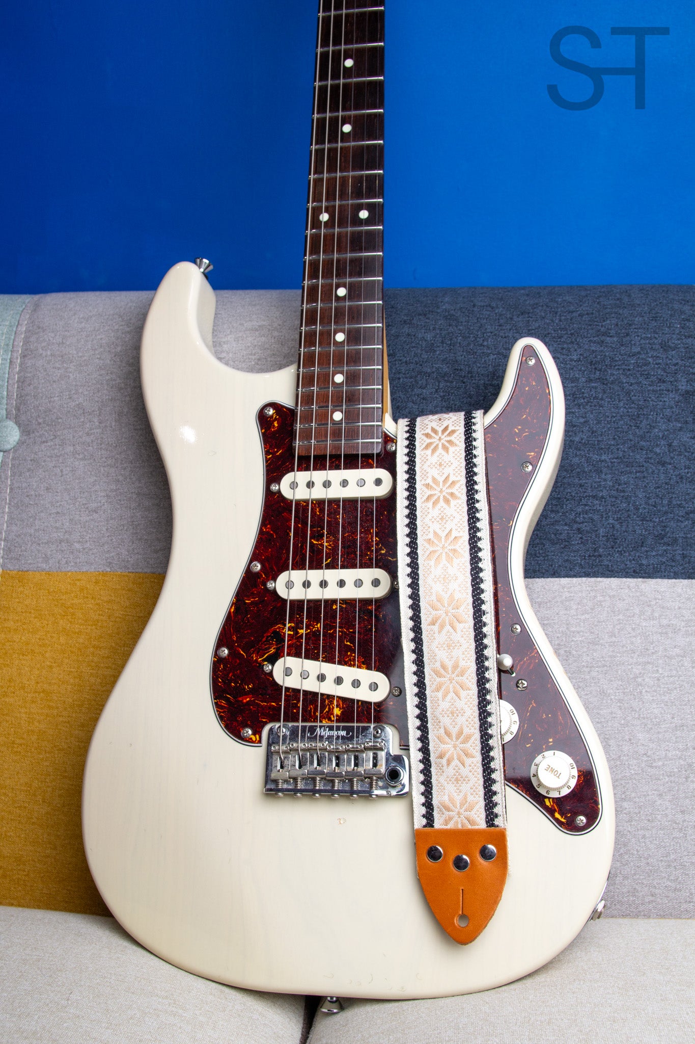 Tom's Vintage Straps - Beige 'Poinsettia' Gitarren-/Bass-Hippie-Gurt