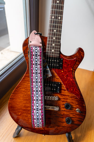 Tom's Vintage Straps – Lila 'Haida' Gitarren-/Bass-Hippie-Gurt