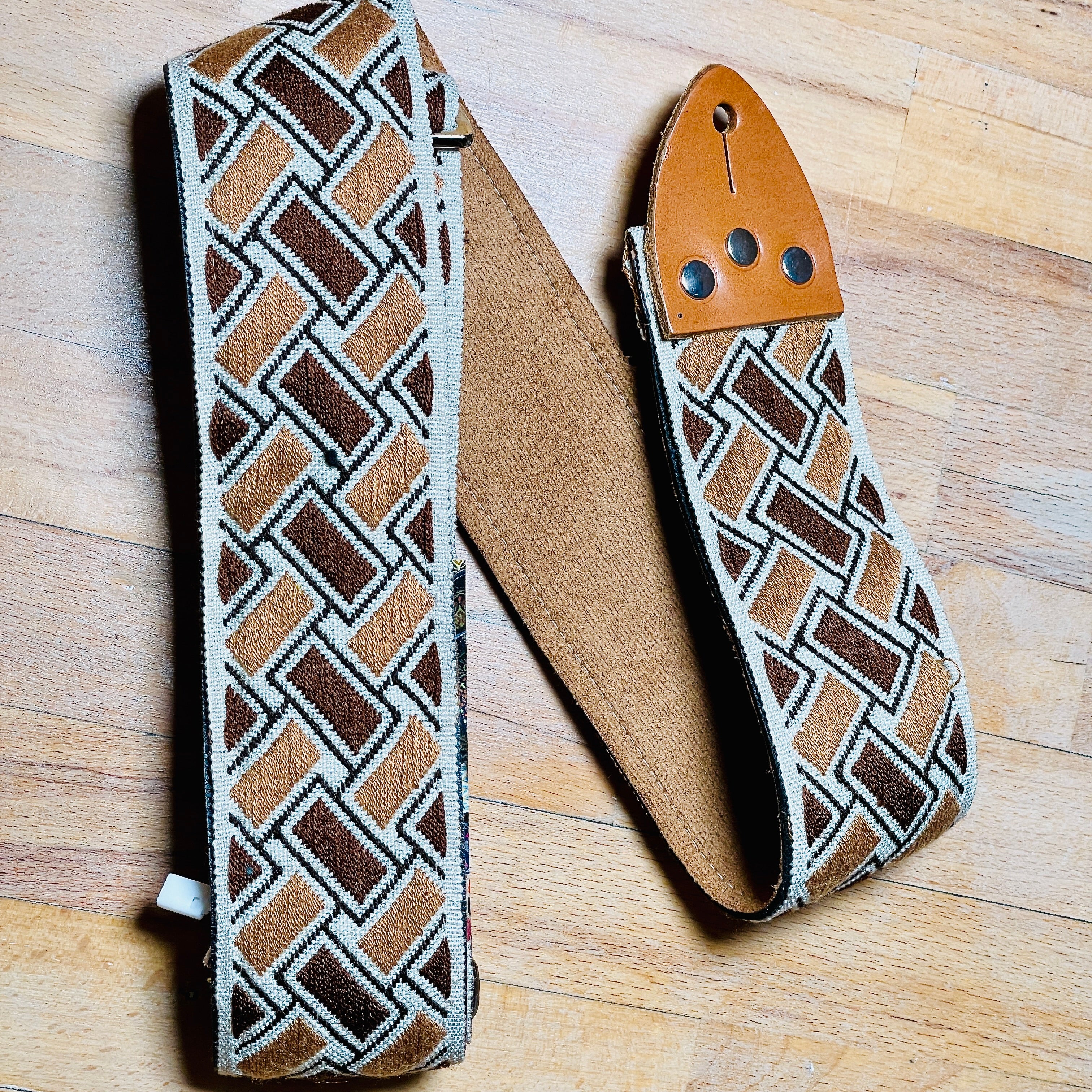 Toms 2025 vintage straps