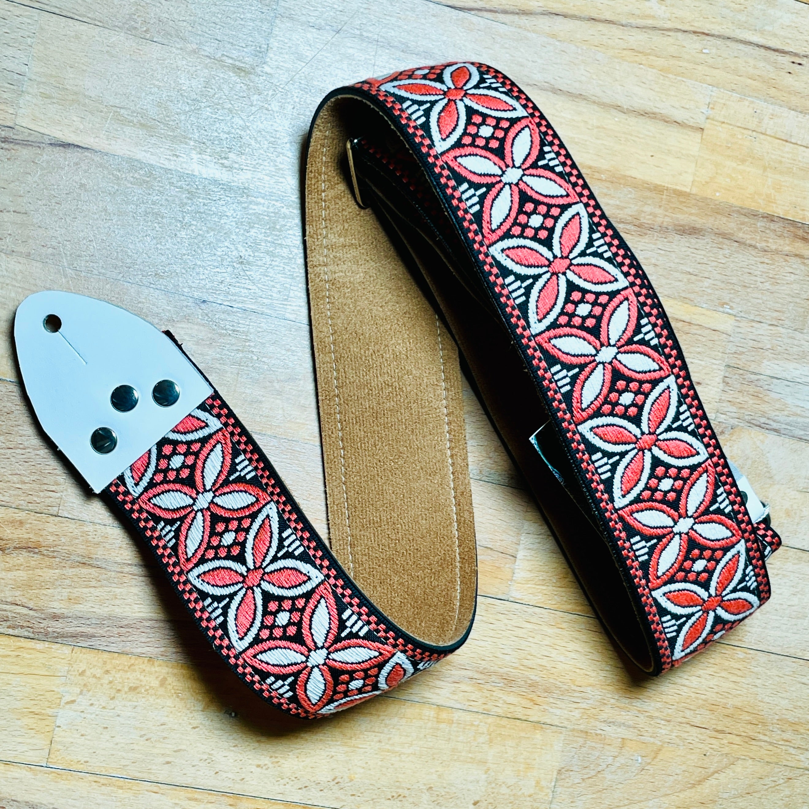 Toms 2025 vintage straps
