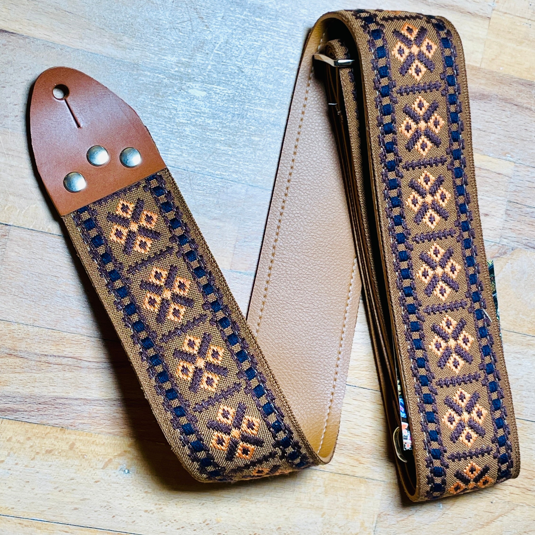 Tom s Vintage Straps Caramel Crossroads Guitar Bass Hippie