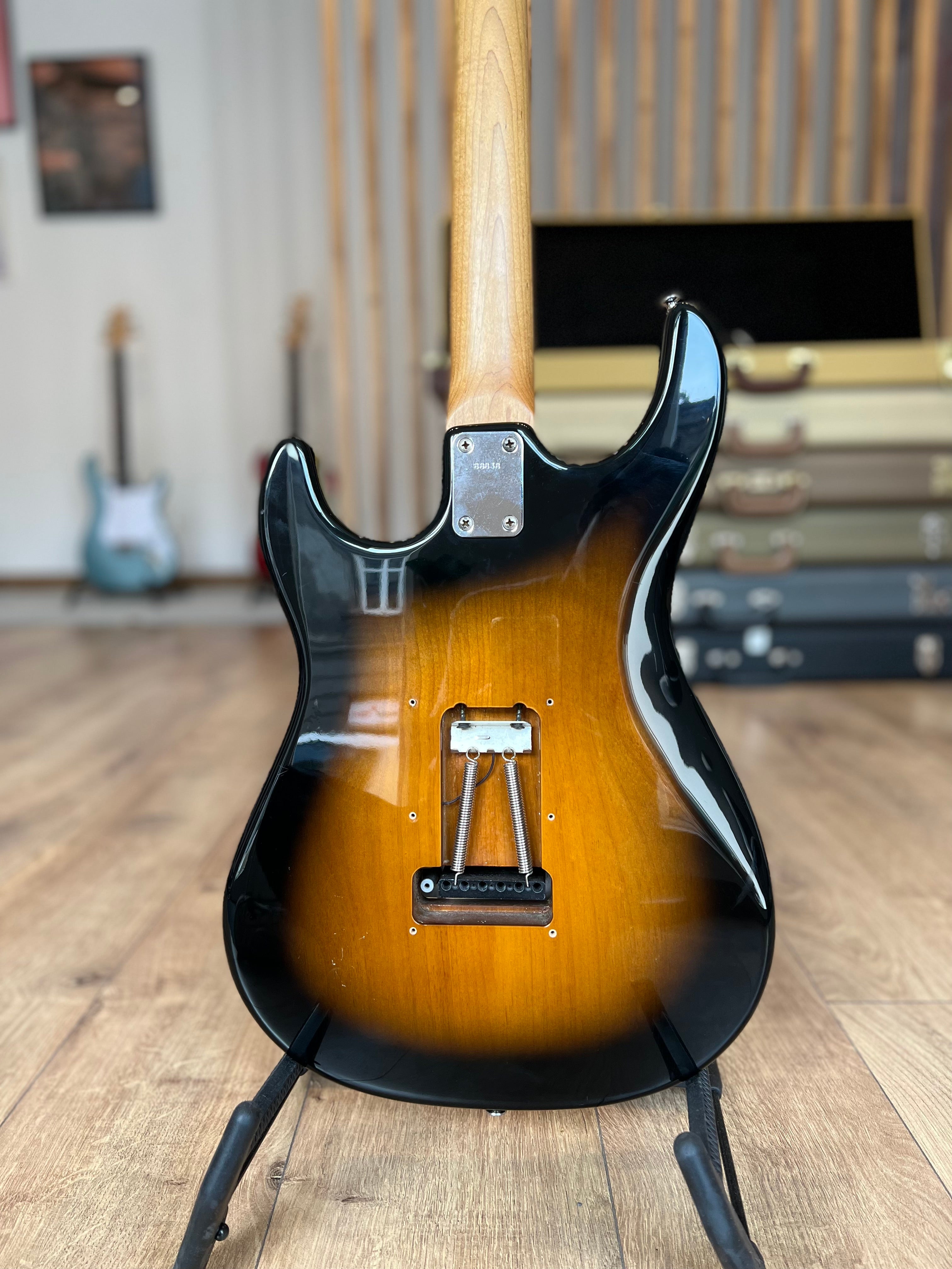 【みは】CARVIN USA：Bolt-T Vintage Cream Carvin Bolt T 2-tone Sunburst – String Taste